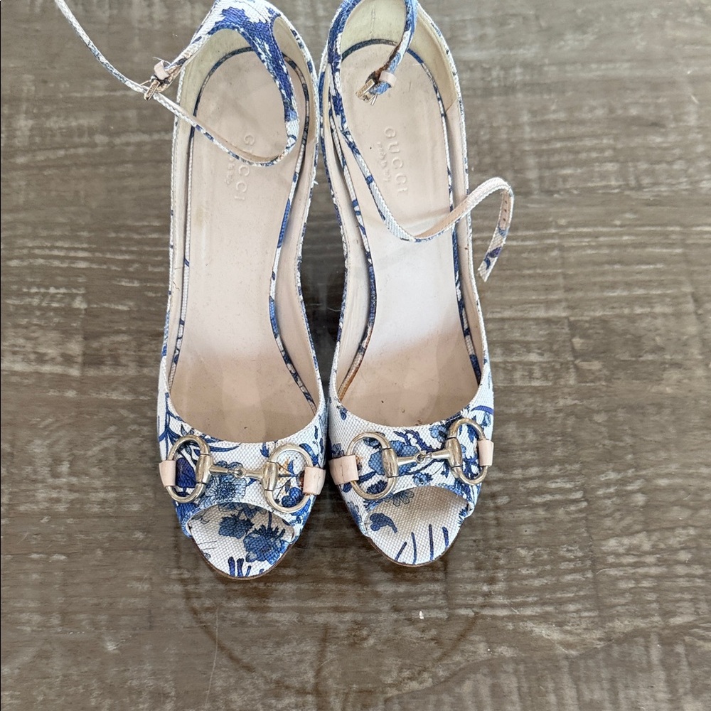 Gucci Blue and White Floral Sandals
